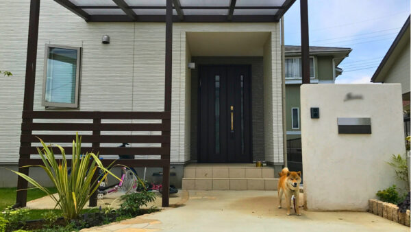 雨の日も安心！ポーチテラスを兼ねたサイクルポート　つくば市S様邸