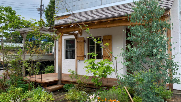 四季を楽しむ雑木と草花のやさしい庭　栃木県那須塩原市カフェ DELI＆BAKE halte（デリアンドベイク ハルテ）様