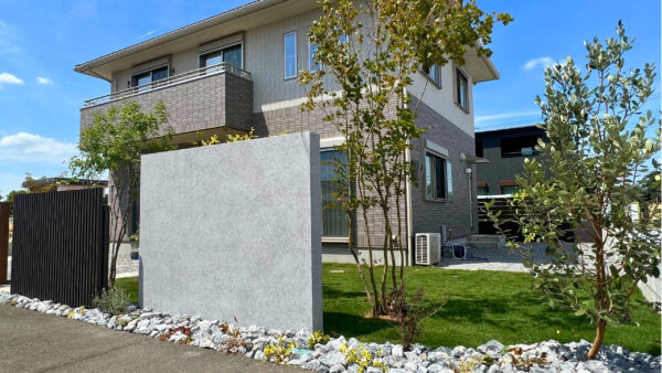 ナチュラルストーンが引き立てるロックガーデン　古河市Y様邸