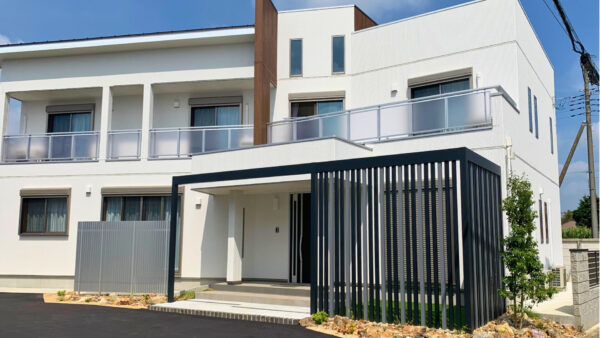モダン建築に映える、スタイリッシュな外構デザイン　下妻市Y様邸