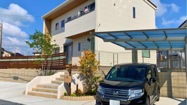高低差を活かした美しいエントランス　下妻市H様邸