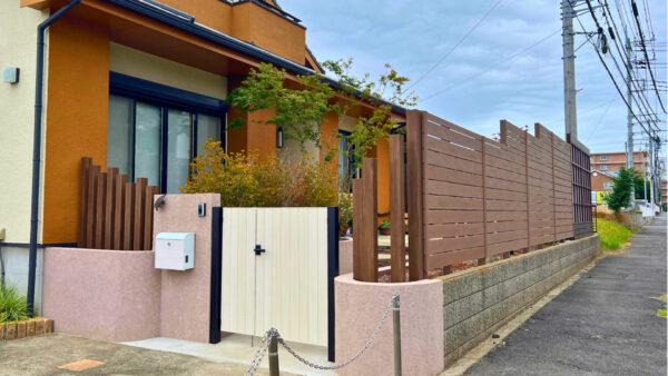 視線を遮りつつ抜け感を楽しむ目隠しフェンス　つくば市I様邸